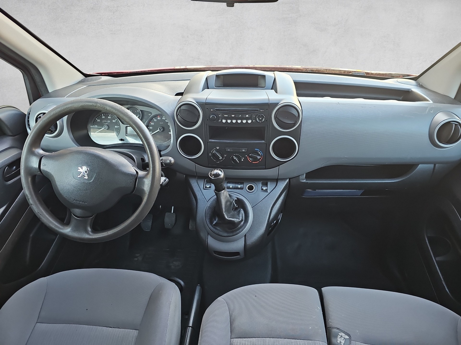 PEUGEOT Partner 1.6 e-HDI Urban Pack-image-6