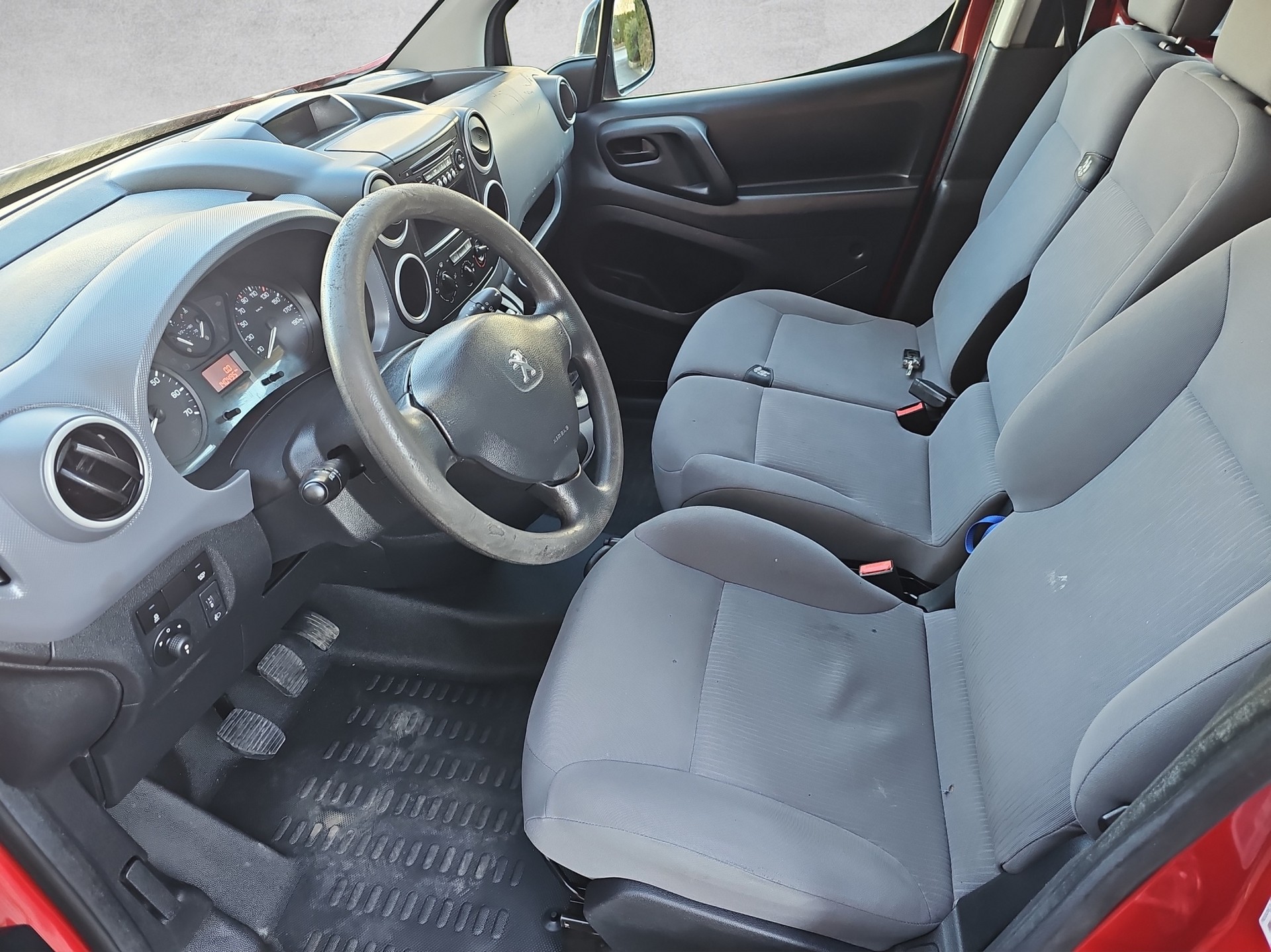 PEUGEOT Partner 1.6 e-HDI Urban Pack-image-4