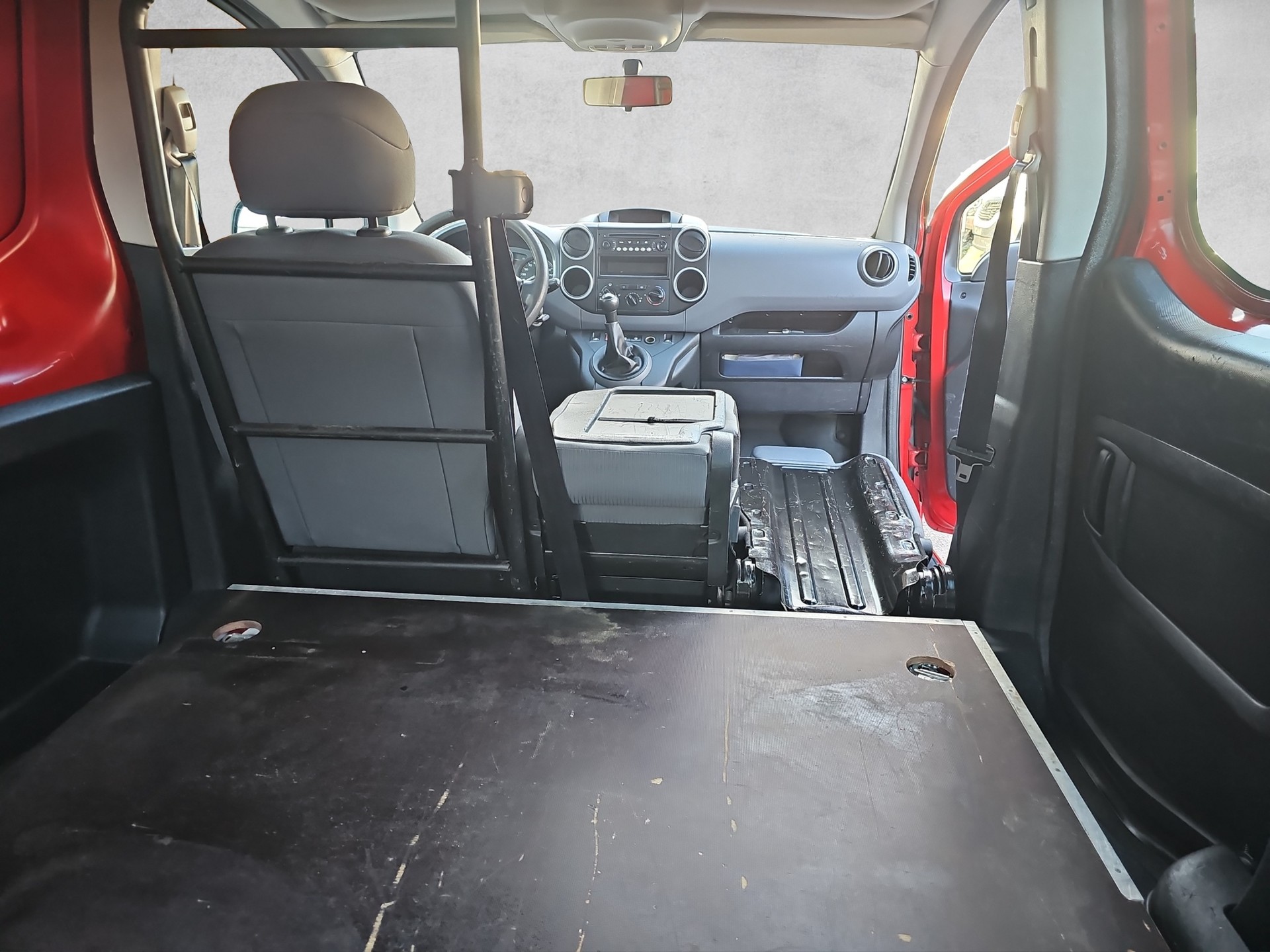 PEUGEOT Partner 1.6 e-HDI Urban Pack-image-10