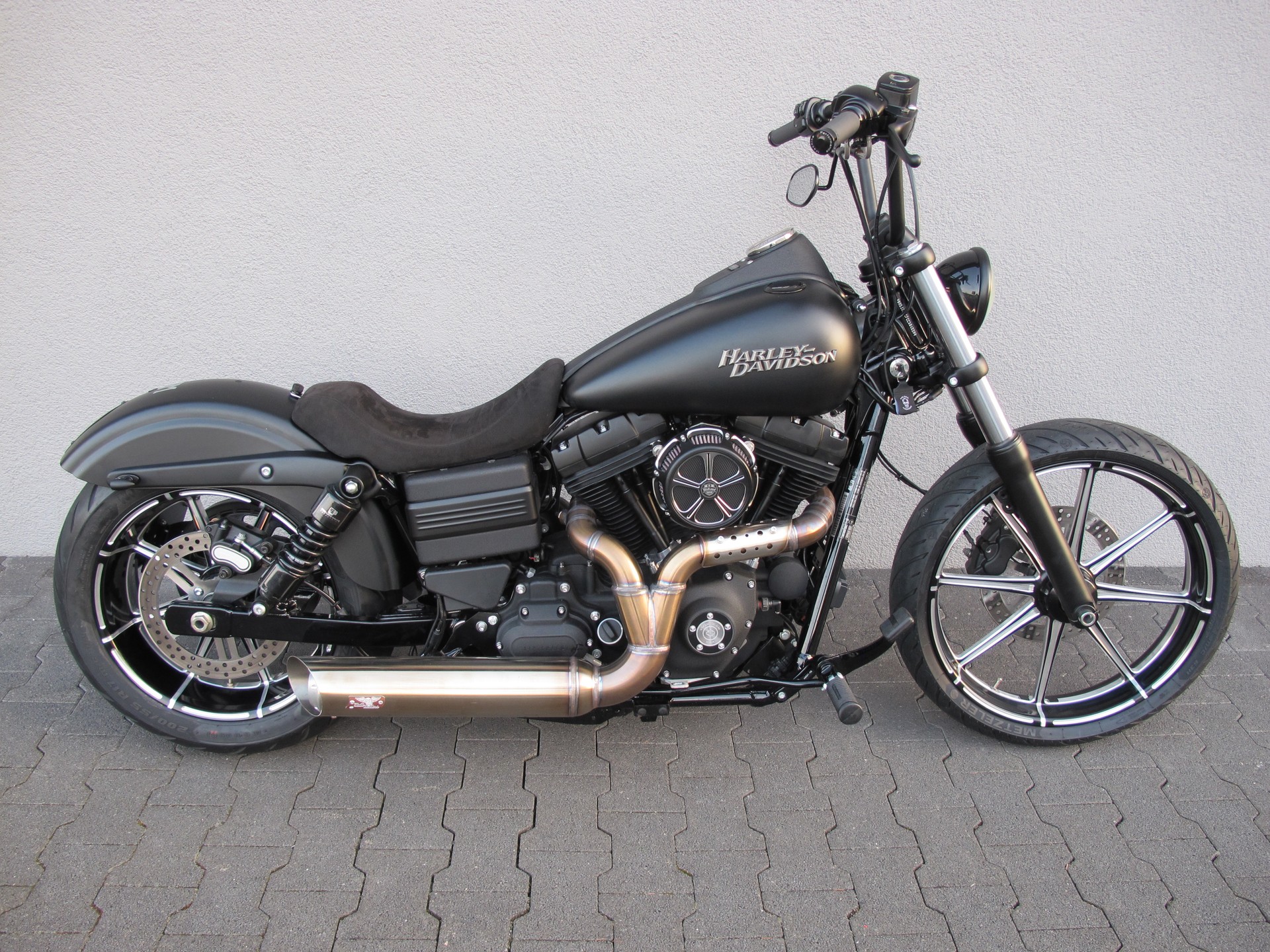 HARLEY-DAVIDSON FXDB Dyna Street Bob ABS