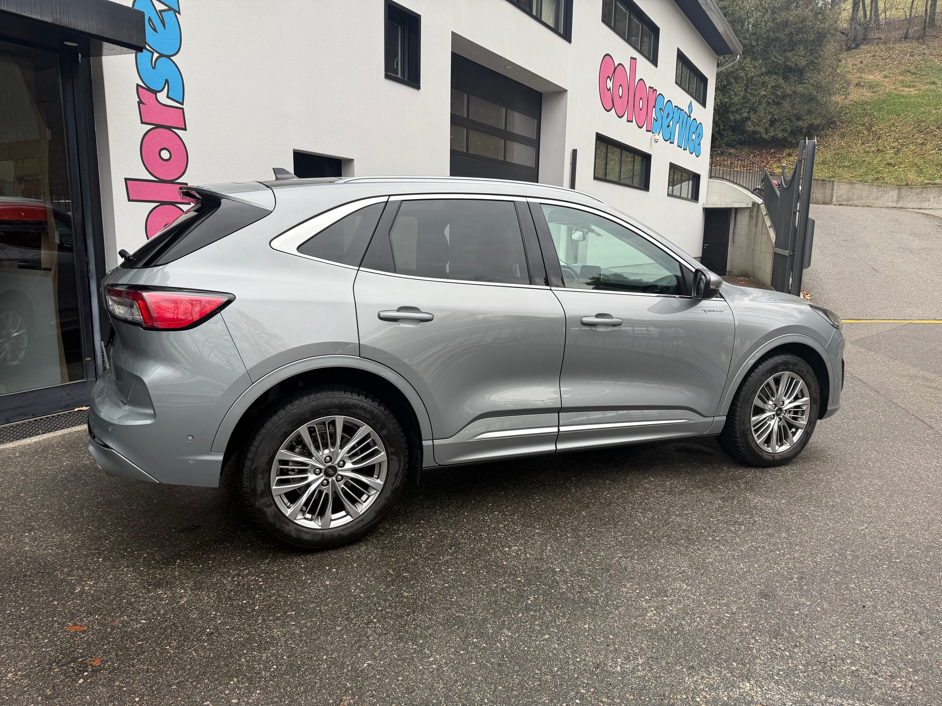 FORD Kuga 2.5 FHEV Vignale FWD-image-3