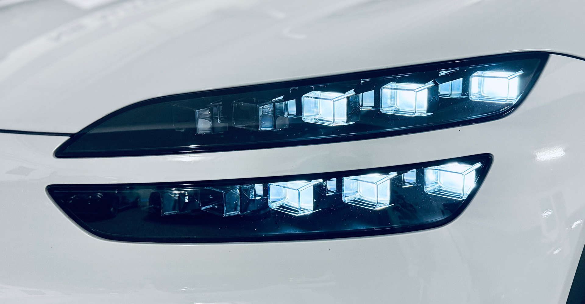 GENESIS GV60 77.4 kWh Premium-image-7