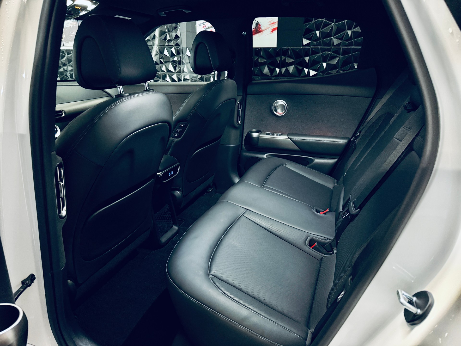 GENESIS GV60 77.4 kWh Premium-image-23
