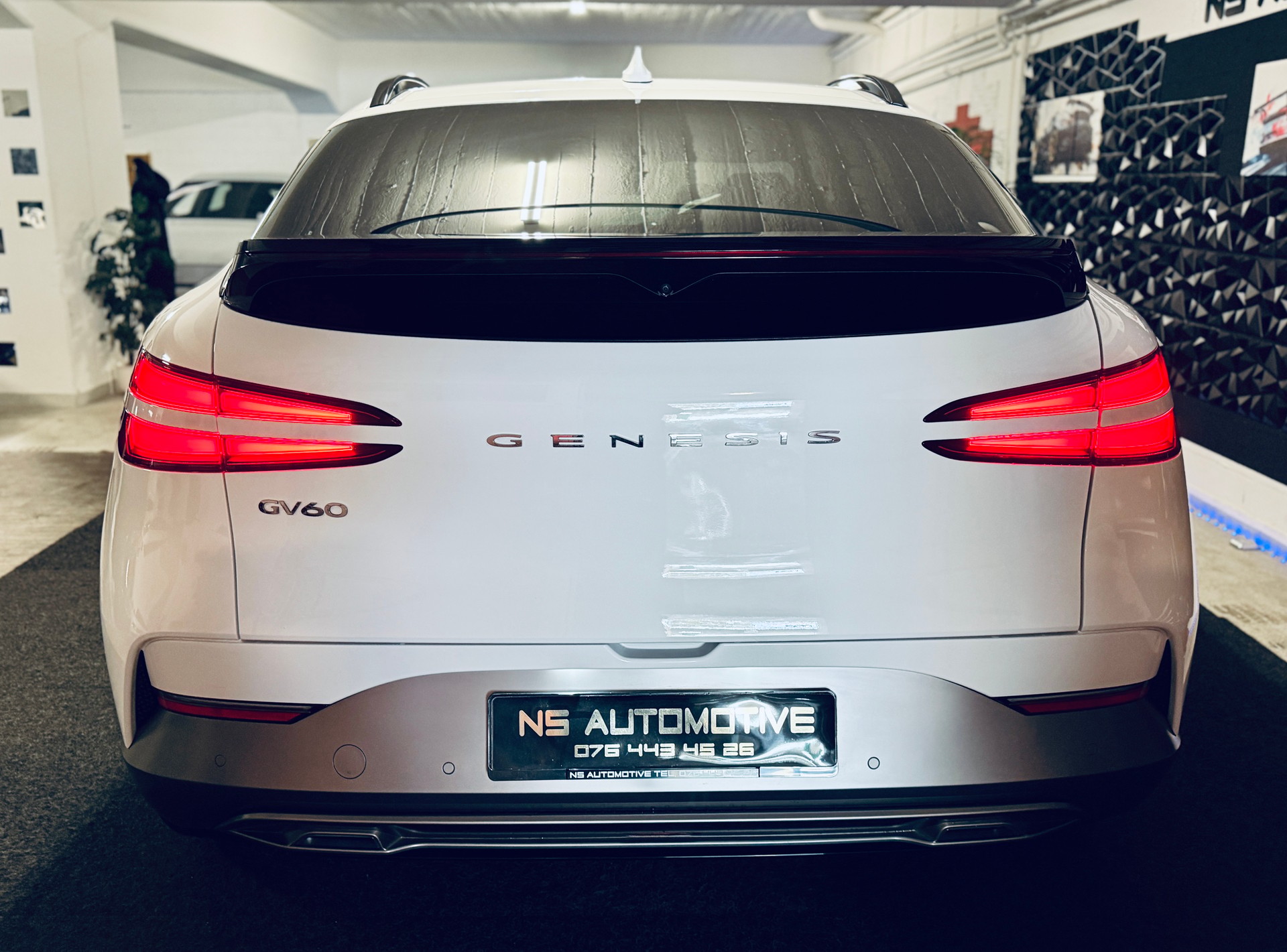 GENESIS GV60 77.4 kWh Premium-image-4