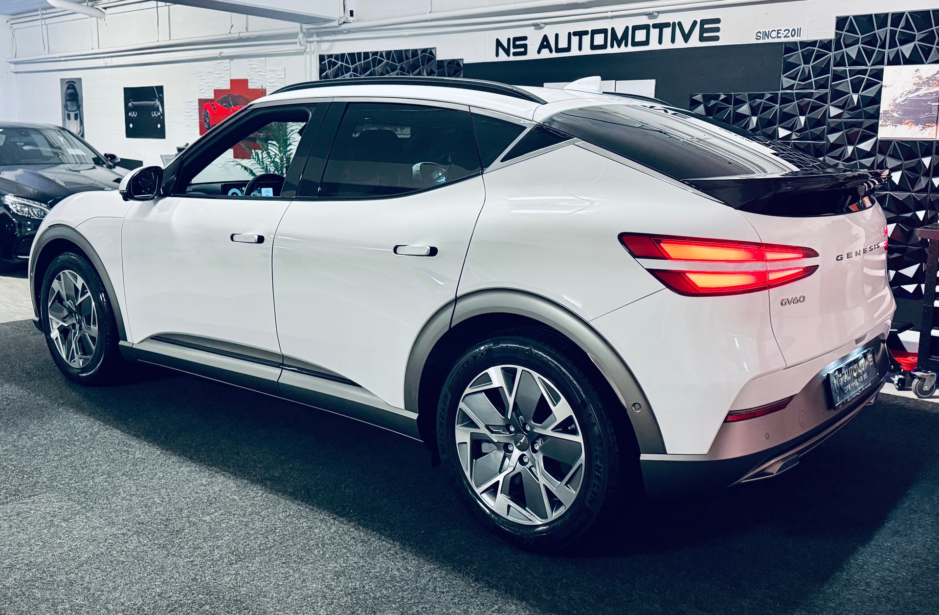 GENESIS GV60 77.4 kWh Premium-image-5