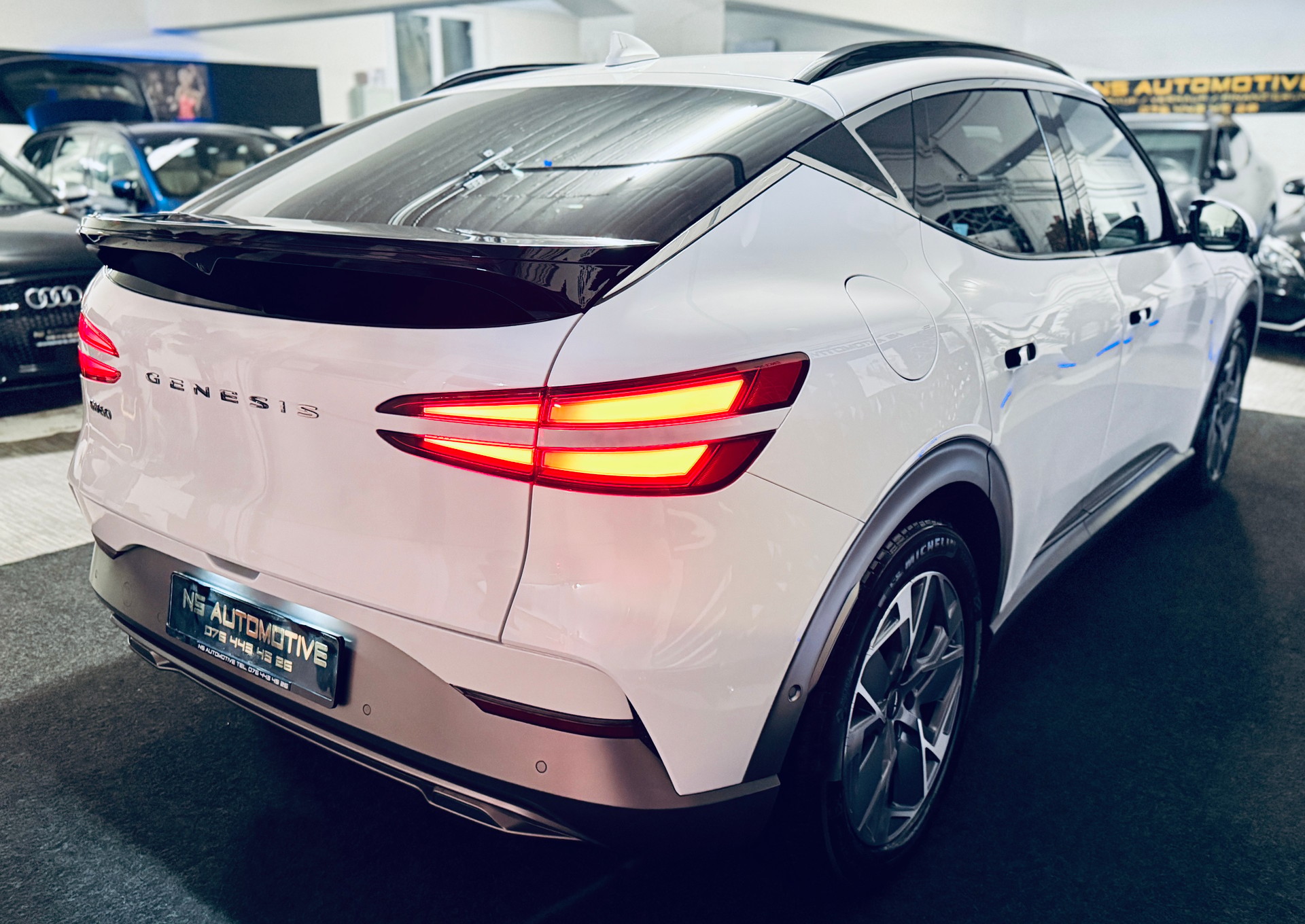 GENESIS GV60 77.4 kWh Premium-showroom-element-3