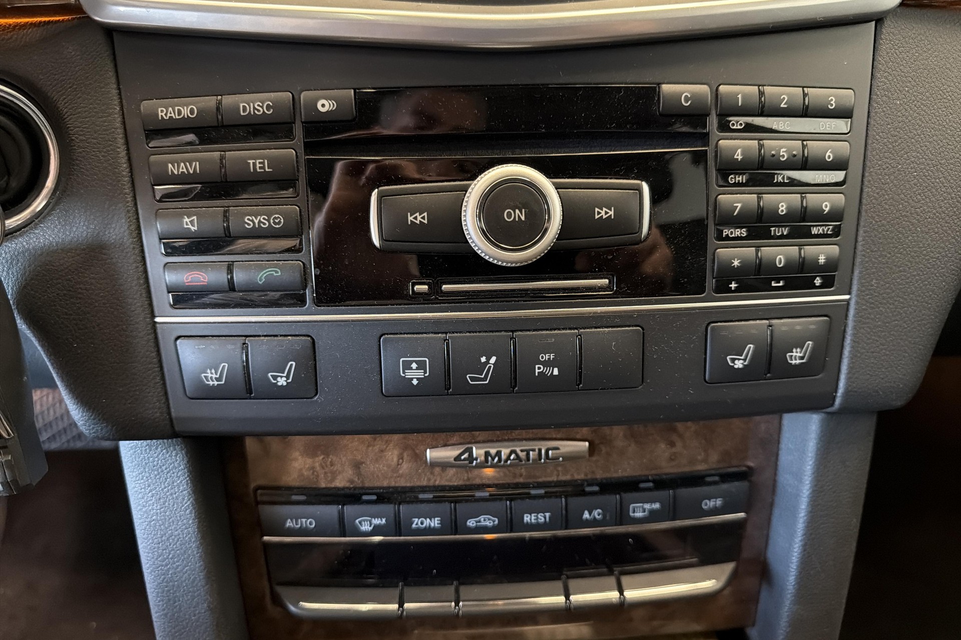 MERCEDES-BENZ E 500 Elégance 4Matic 7G-Tronic-image-12