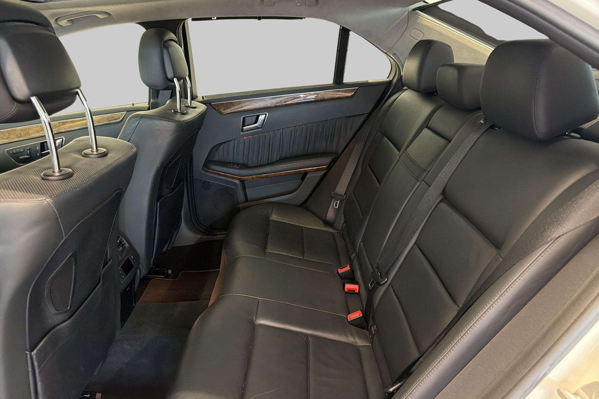 MERCEDES-BENZ E 500 Elégance 4Matic 7G-Tronic-image-15