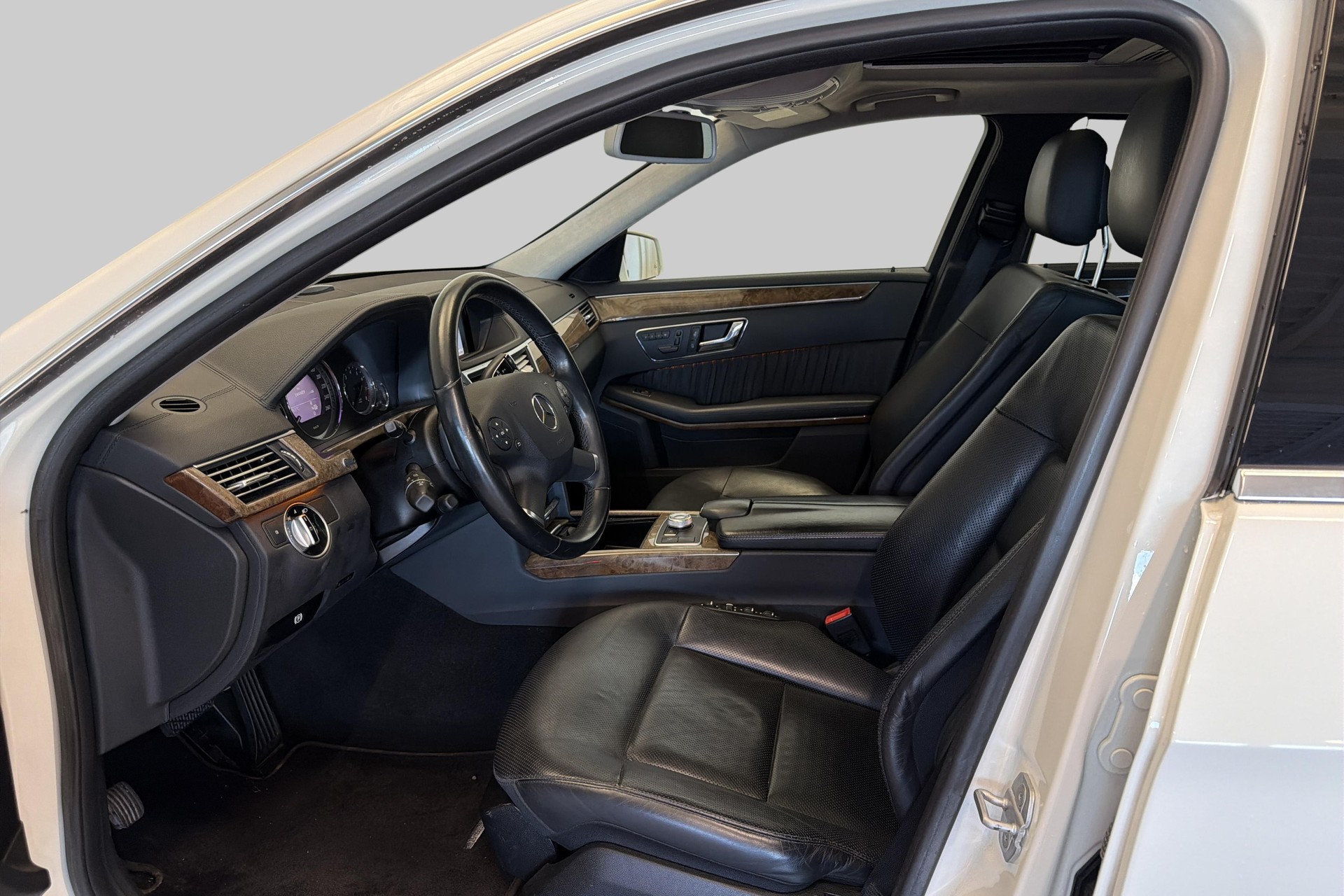 MERCEDES-BENZ E 500 Elégance 4Matic 7G-Tronic-image-7