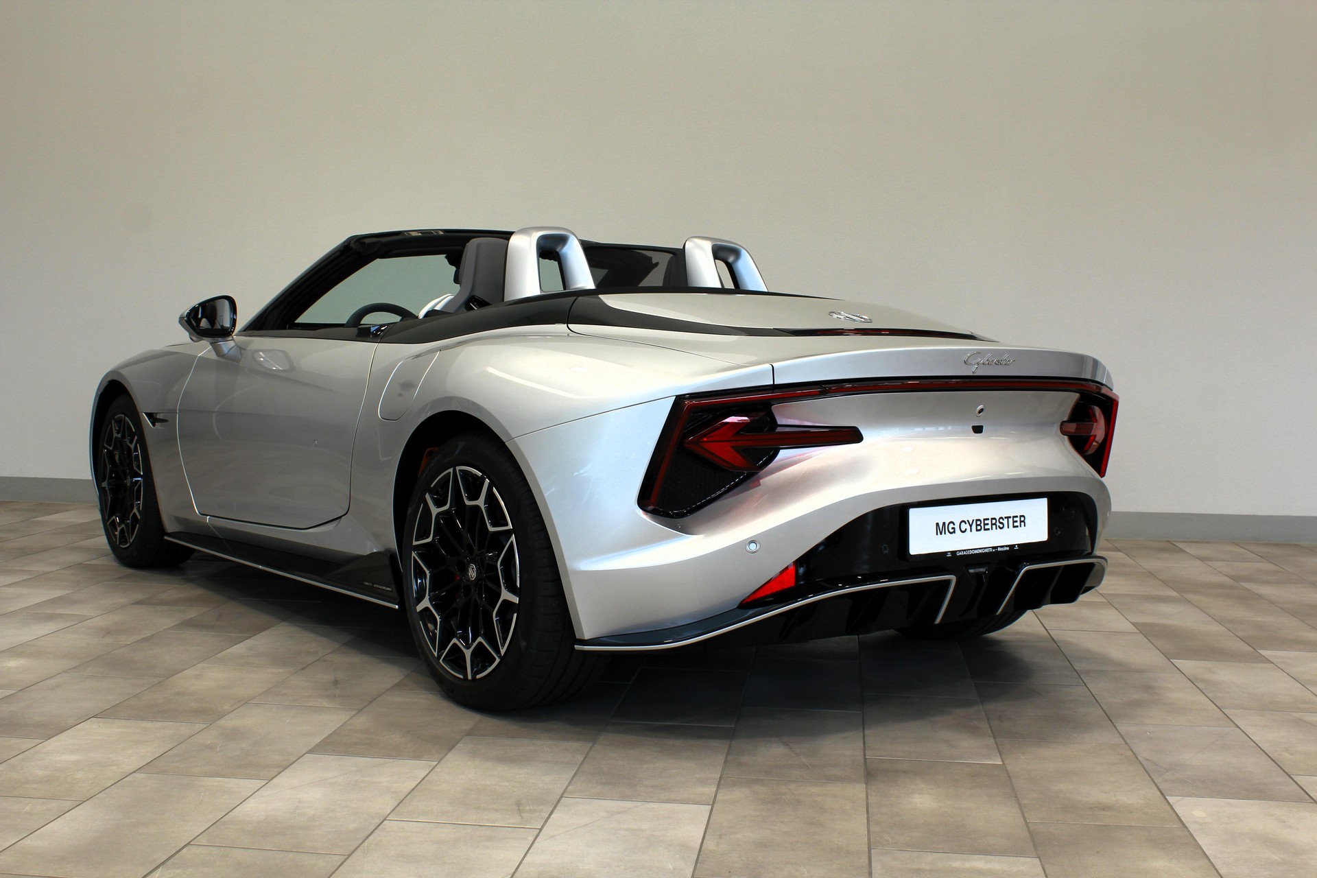 MG Cyberster 77kWh-image-12