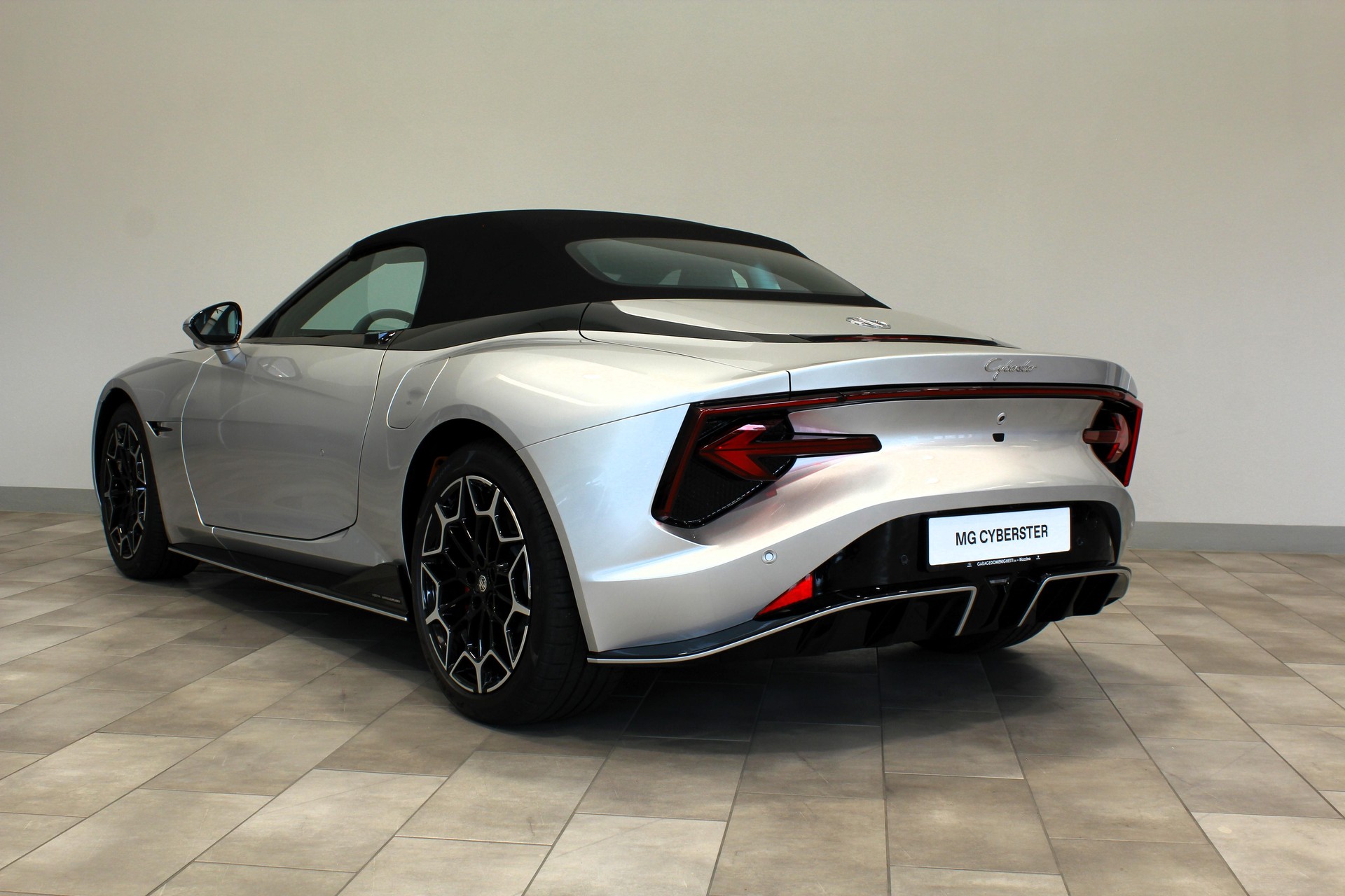 MG Cyberster 77kWh-image-11