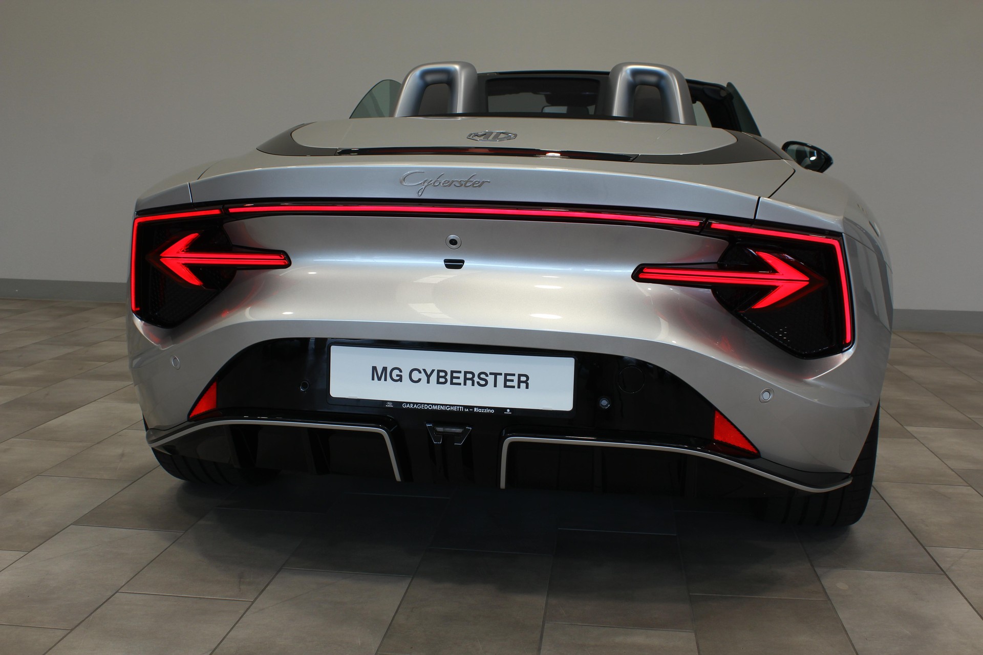 MG Cyberster 77kWh-image-13