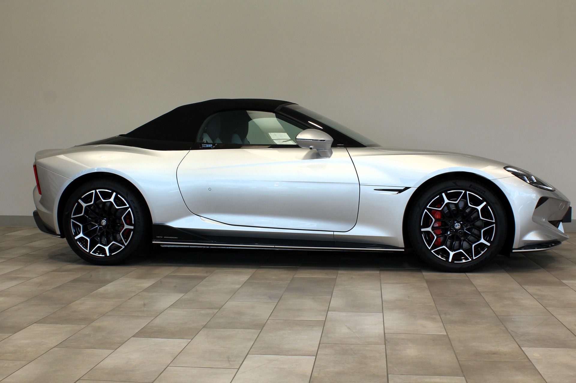 MG Cyberster 77kWh-image-10