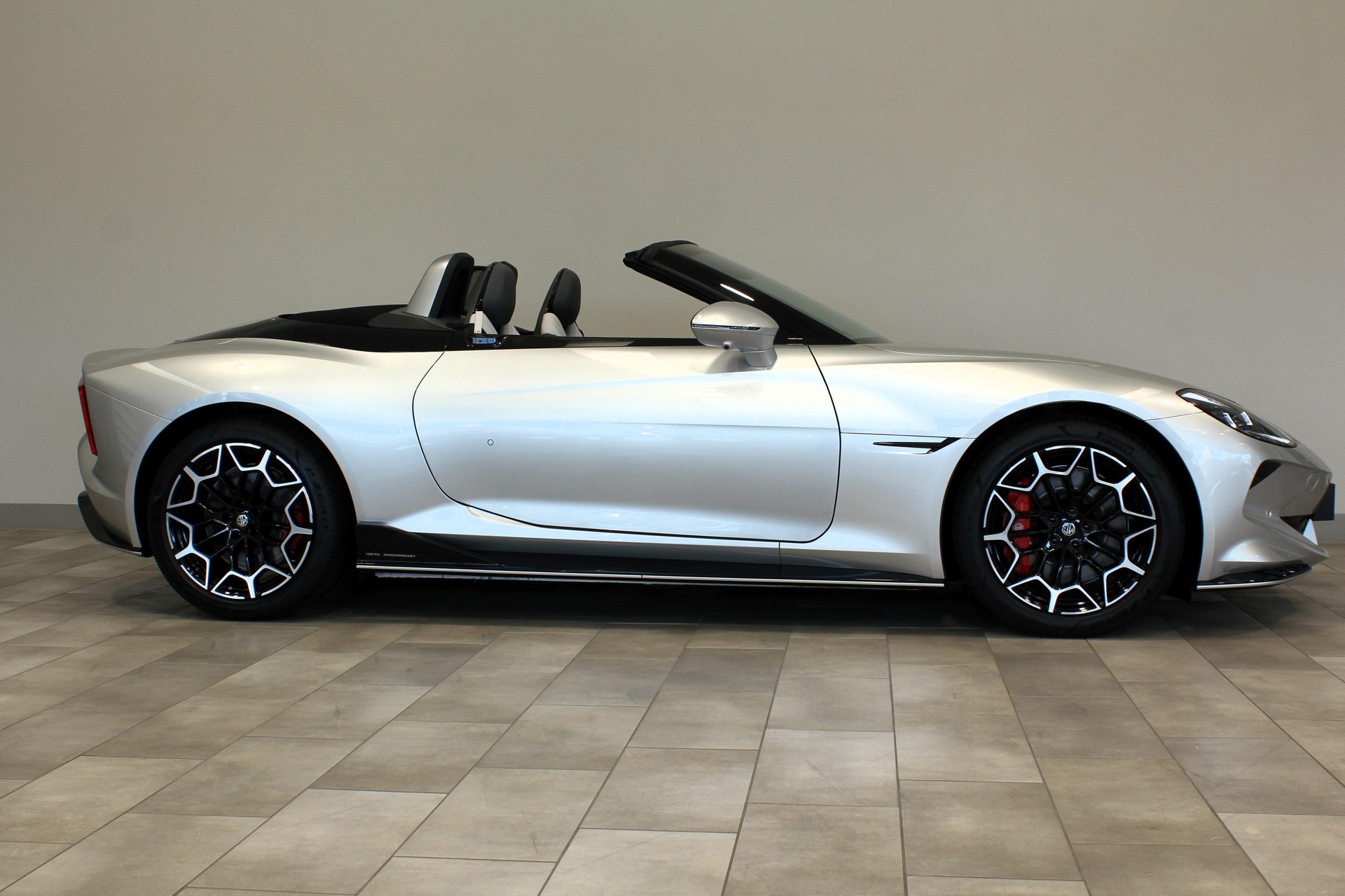 MG Cyberster 77kWh-image-9
