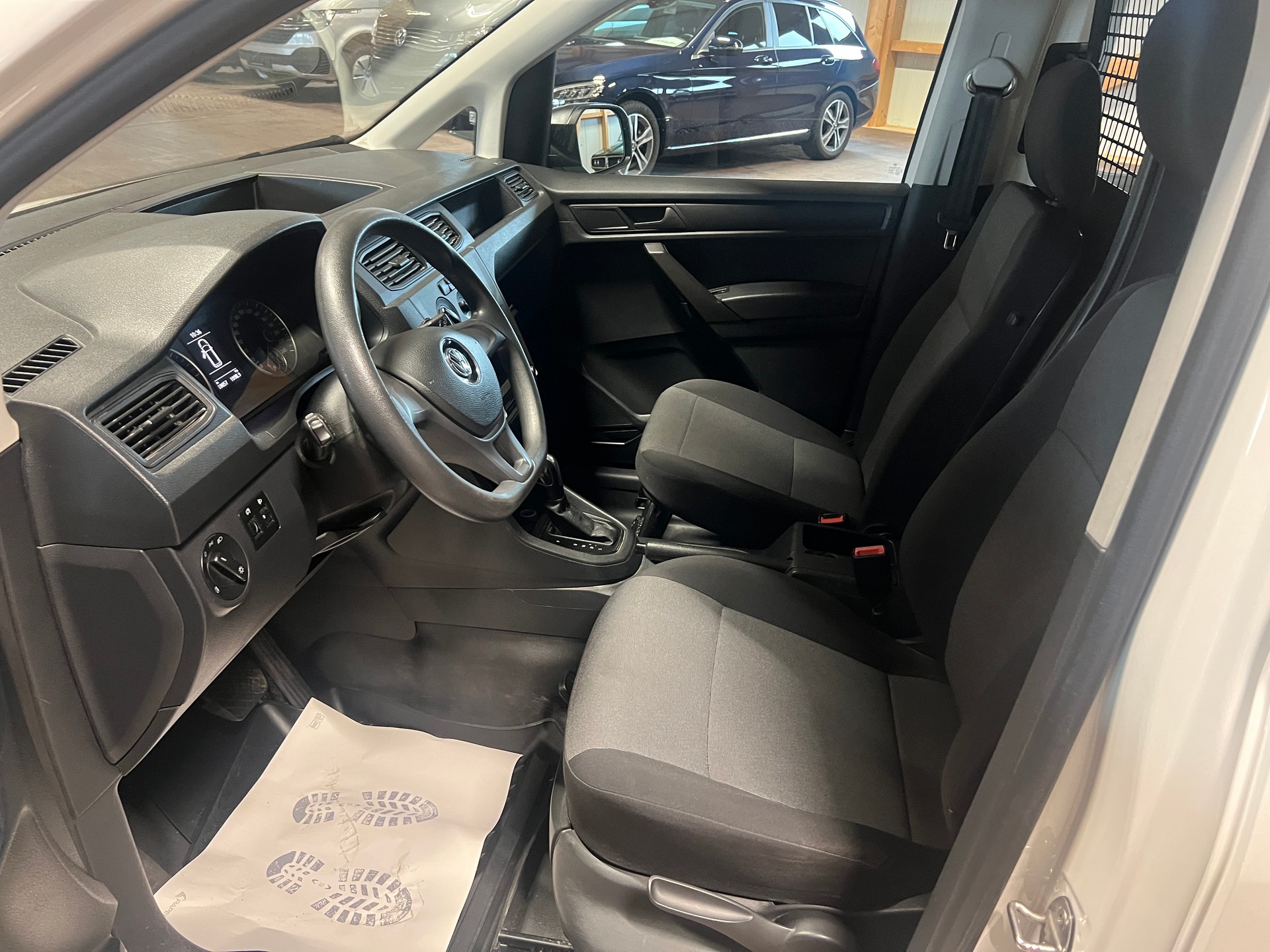 VW Caddy 2.0TDI 4Motion BlueMotion Technology DSG-image-8