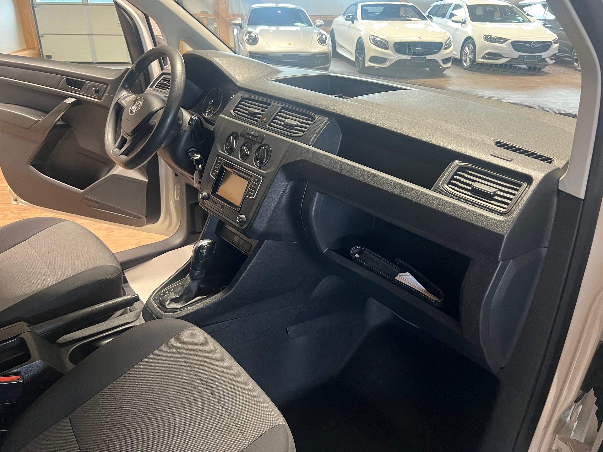 VW Caddy 2.0TDI 4Motion BlueMotion Technology DSG-image-12