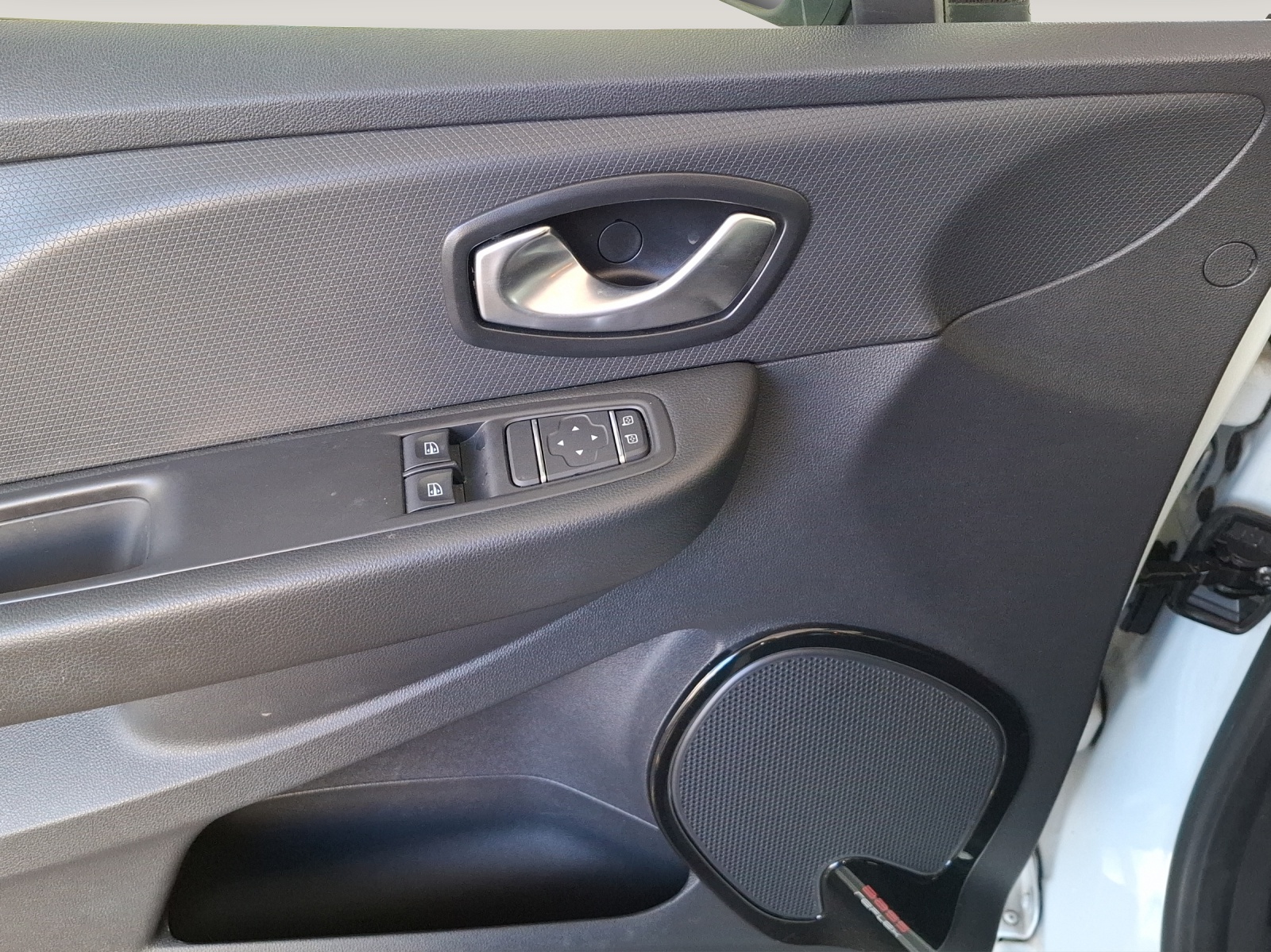 RENAULT Clio 0.9 Zen // Navi - Parksensoren - Tempomat...-image-15
