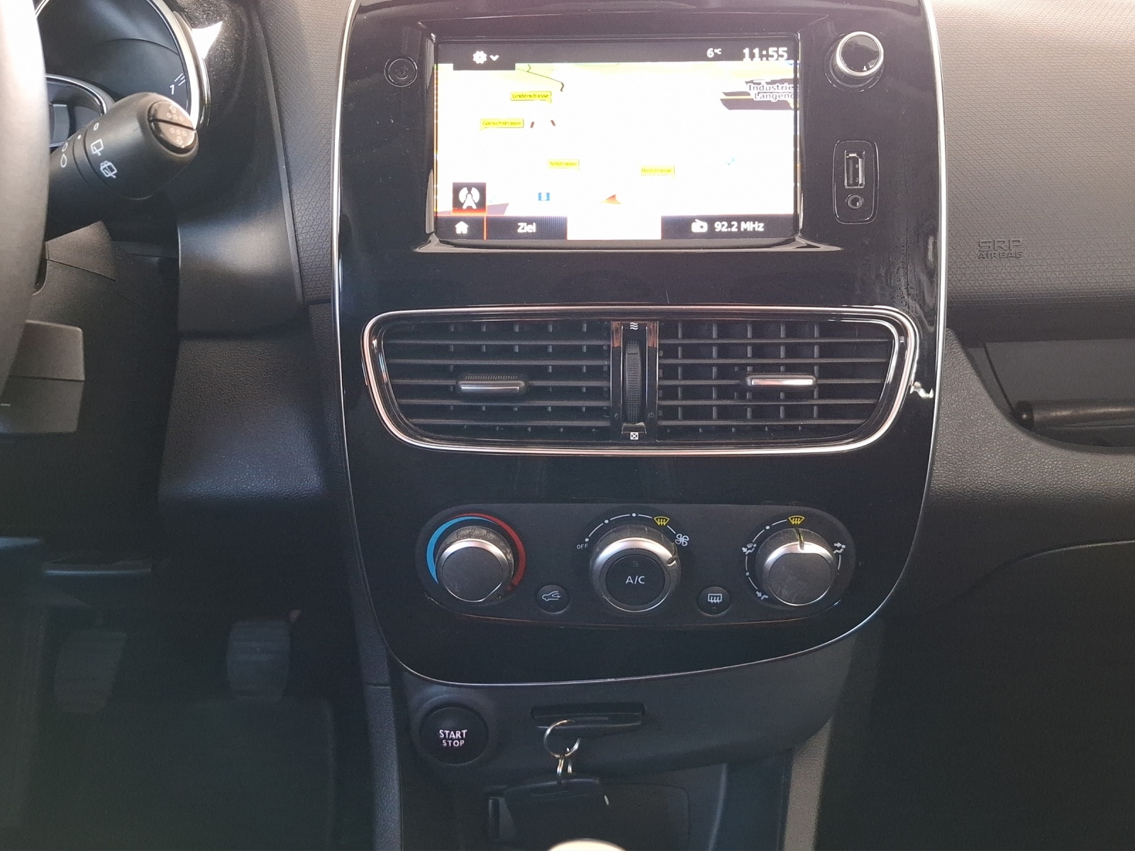 RENAULT Clio 0.9 Zen // Navi - Parksensoren - Tempomat...-image-13