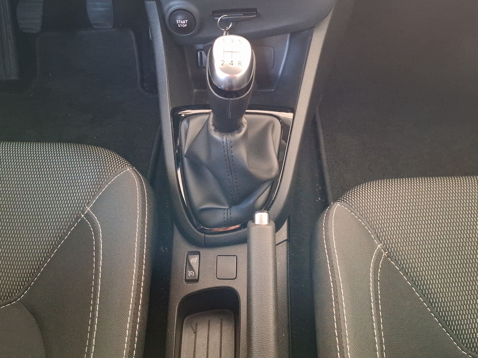 RENAULT Clio 0.9 Zen // Navi - Parksensoren - Tempomat...-image-12