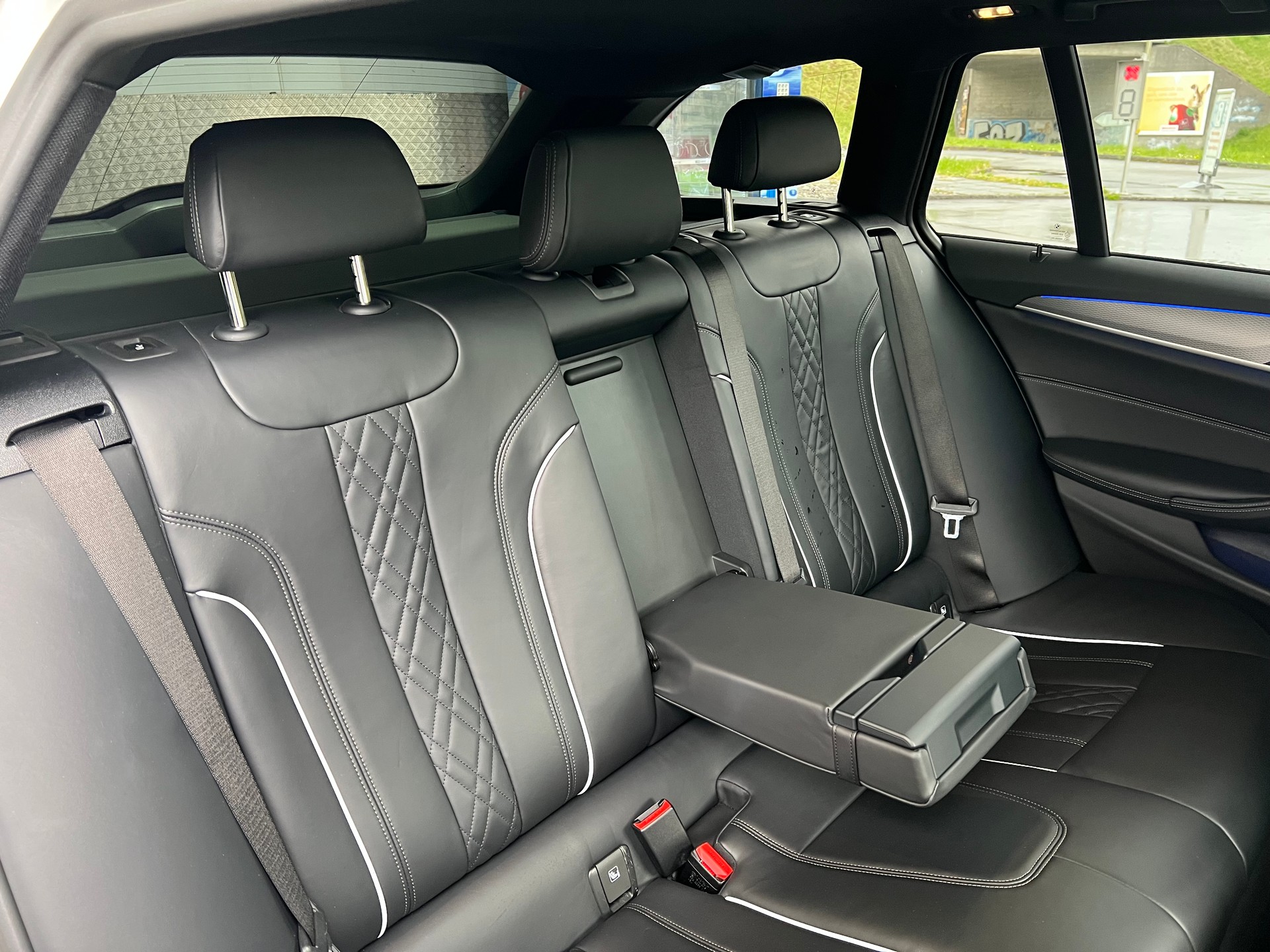 BMW 540d xDrive Touring-M Sportpaket- Steptronic--360°Kamera-image-22