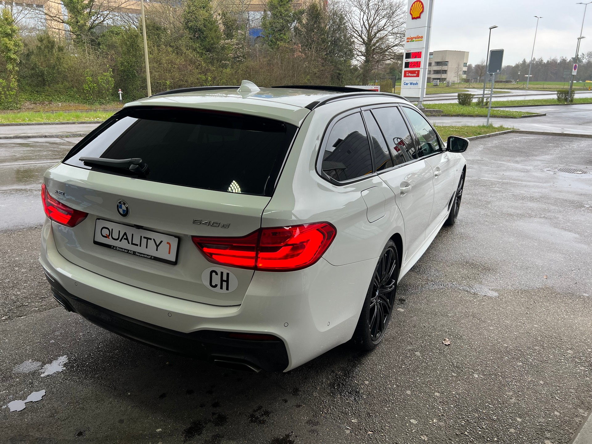 BMW 540d xDrive Touring-M Sportpaket- Steptronic--360°Kamera-image-11