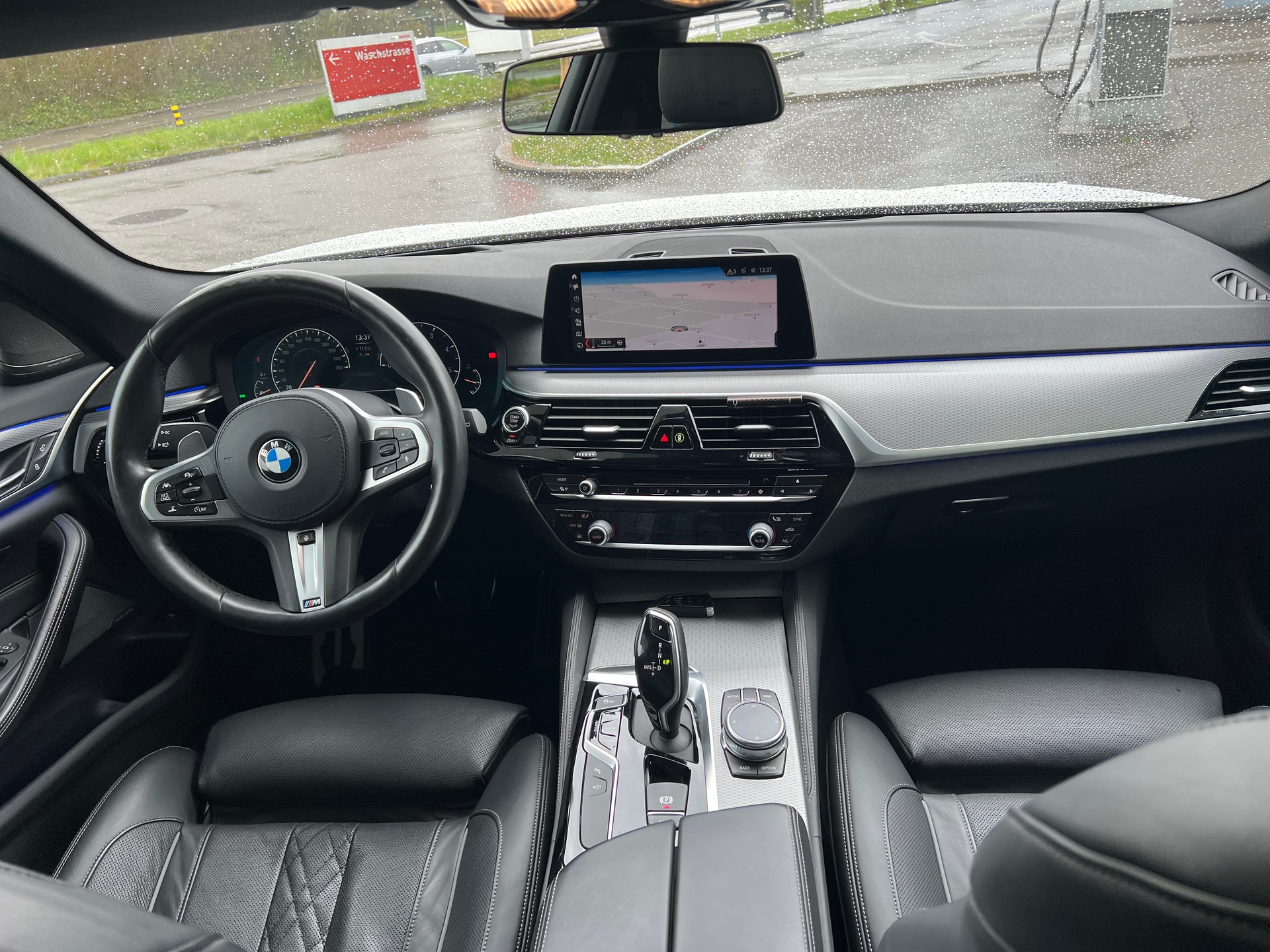 BMW 540d xDrive Touring-M Sportpaket- Steptronic--360°Kamera-image-17