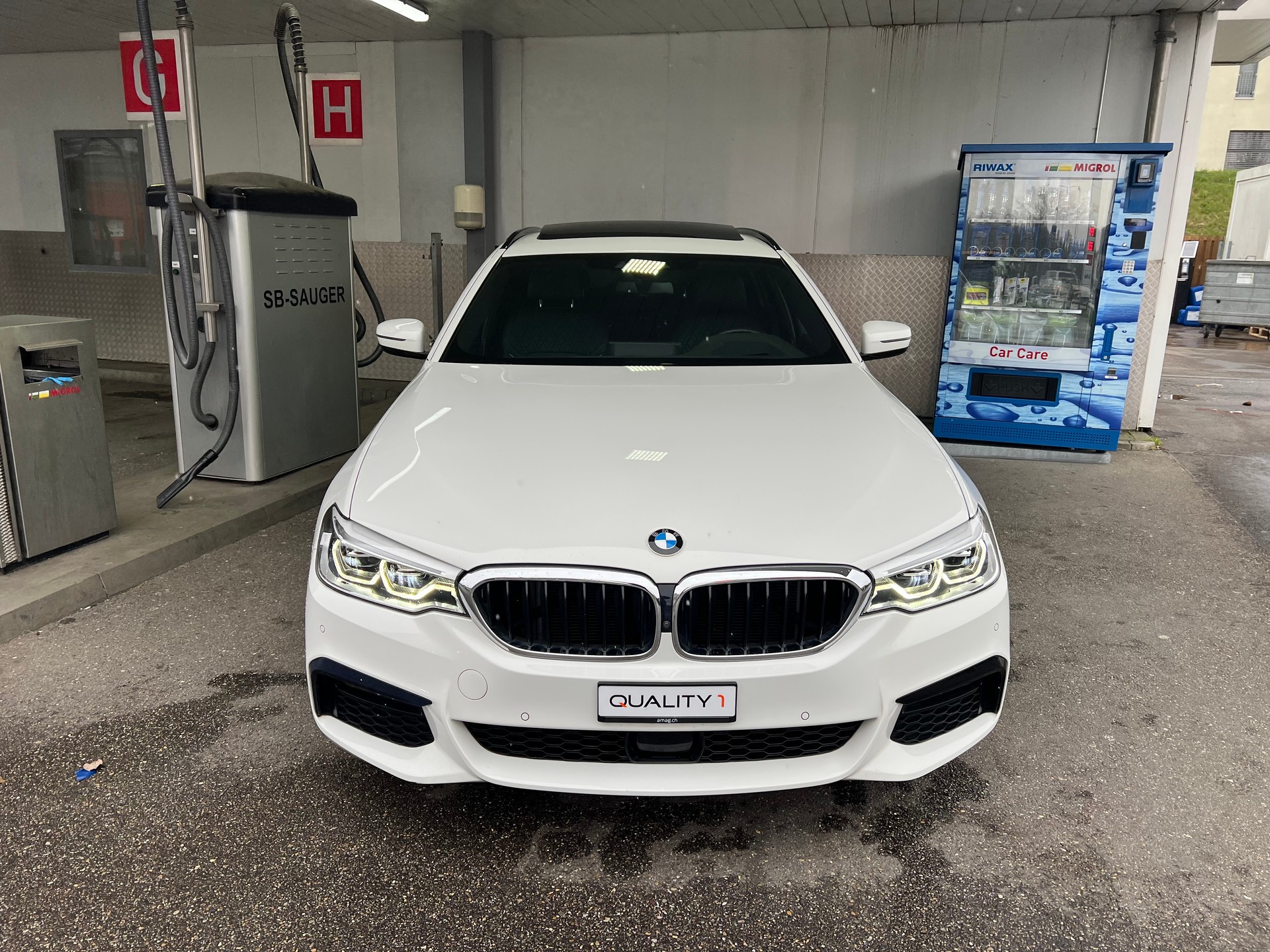 BMW 540d xDrive Touring-M Sportpaket- Steptronic--360°Kamera-showroom-element-2