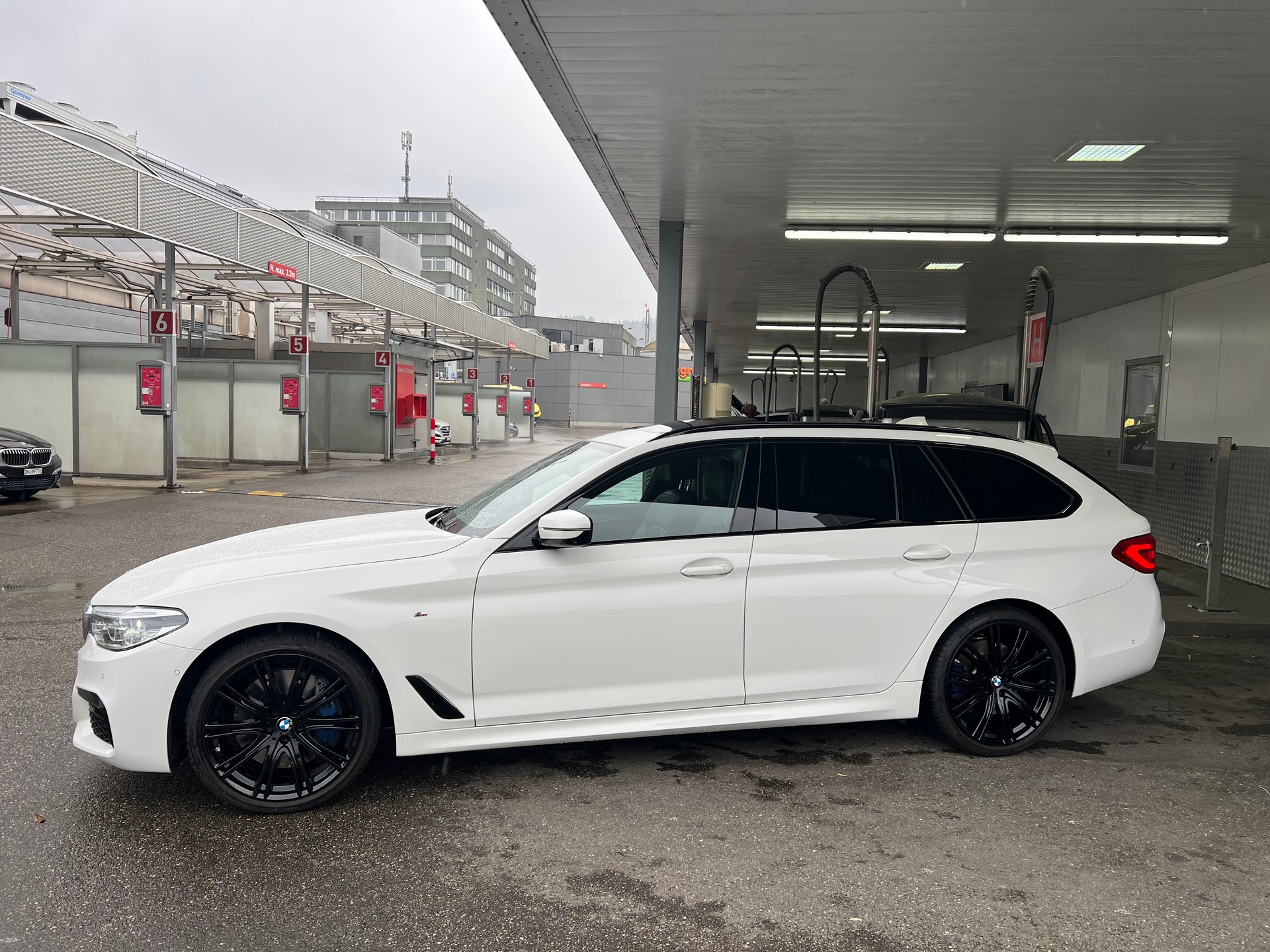 BMW 540d xDrive Touring-M Sportpaket- Steptronic--360°Kamera-image-12