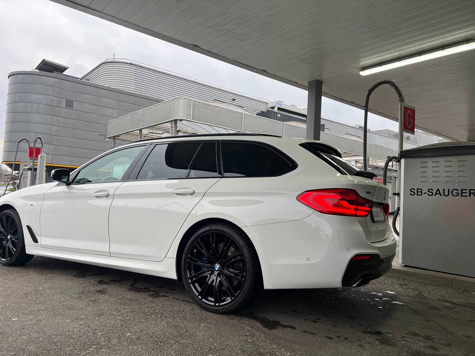 BMW 540d xDrive Touring-M Sportpaket- Steptronic--360°Kamera-image-7