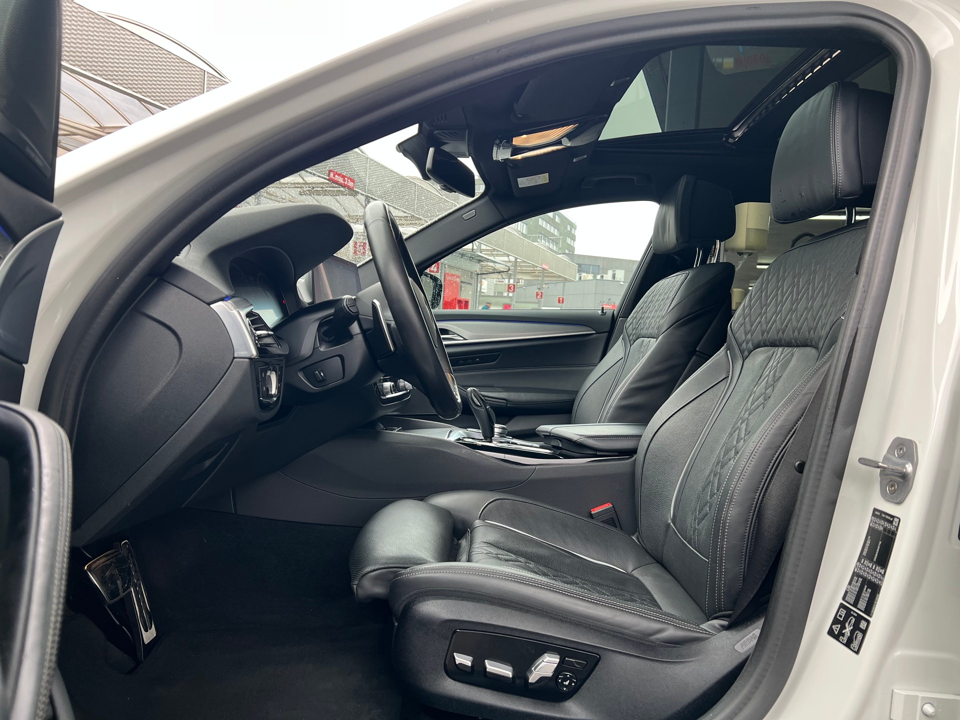 BMW 540d xDrive Touring-M Sportpaket- Steptronic--360°Kamera-image-18