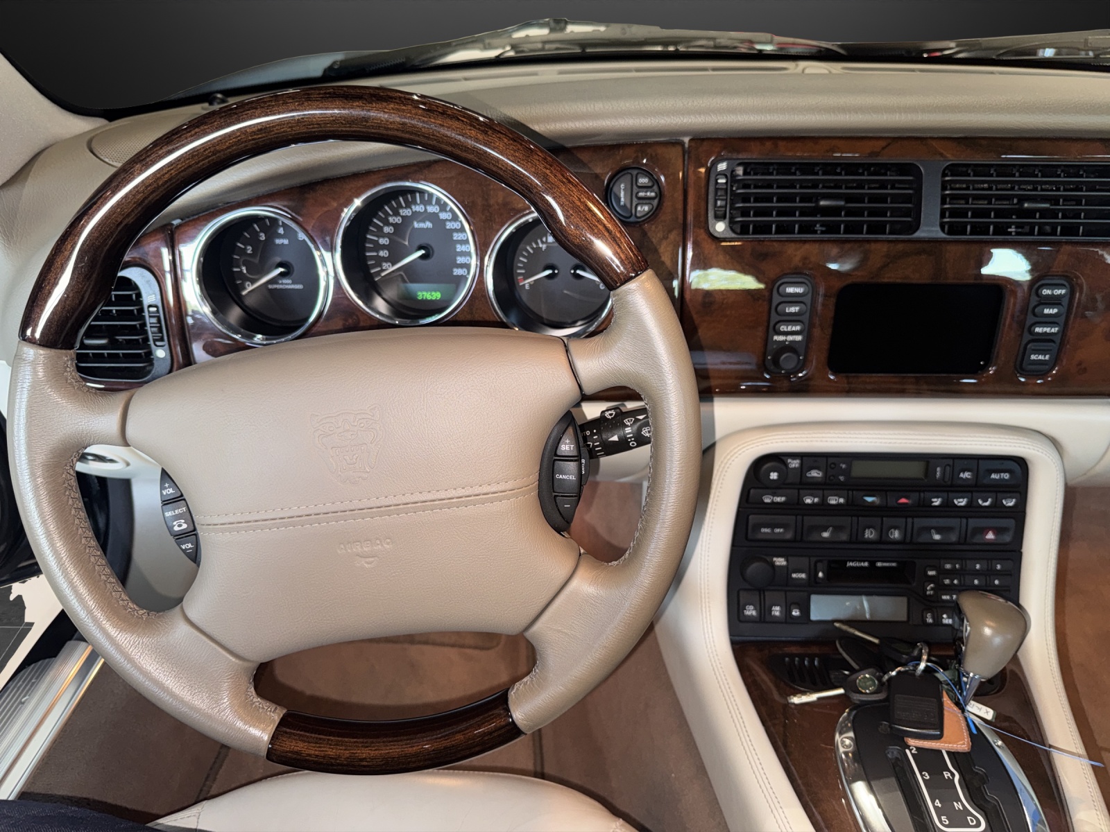 JAGUAR XKR Coupé S/C-image-8