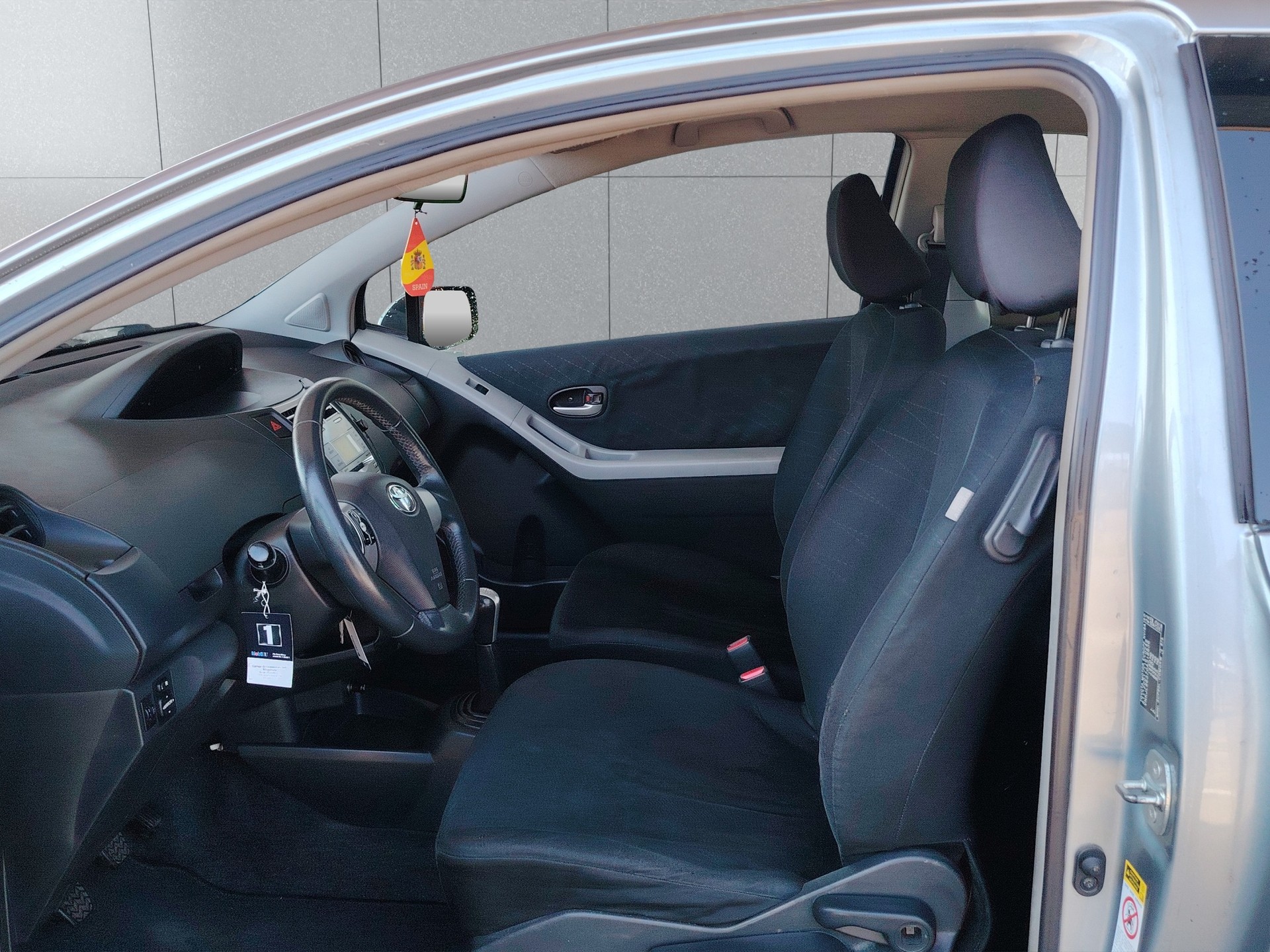 TOYOTA Yaris 1.3 City-image-9