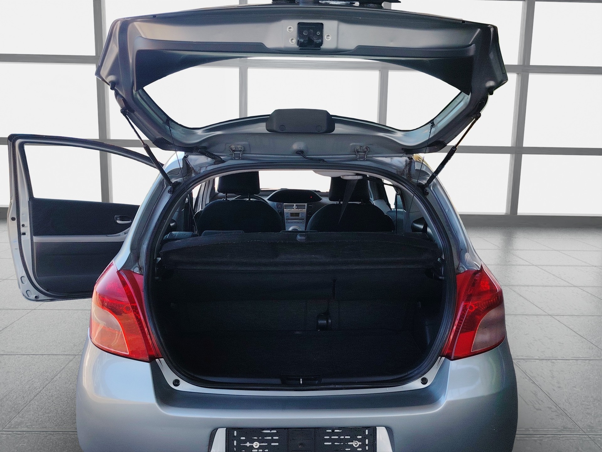 TOYOTA Yaris 1.3 City-image-15
