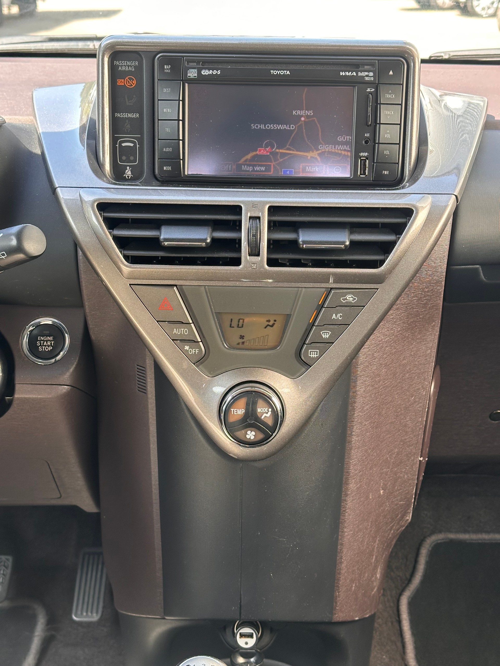 TOYOTA iQ2 1.0 VVT-i-image-12