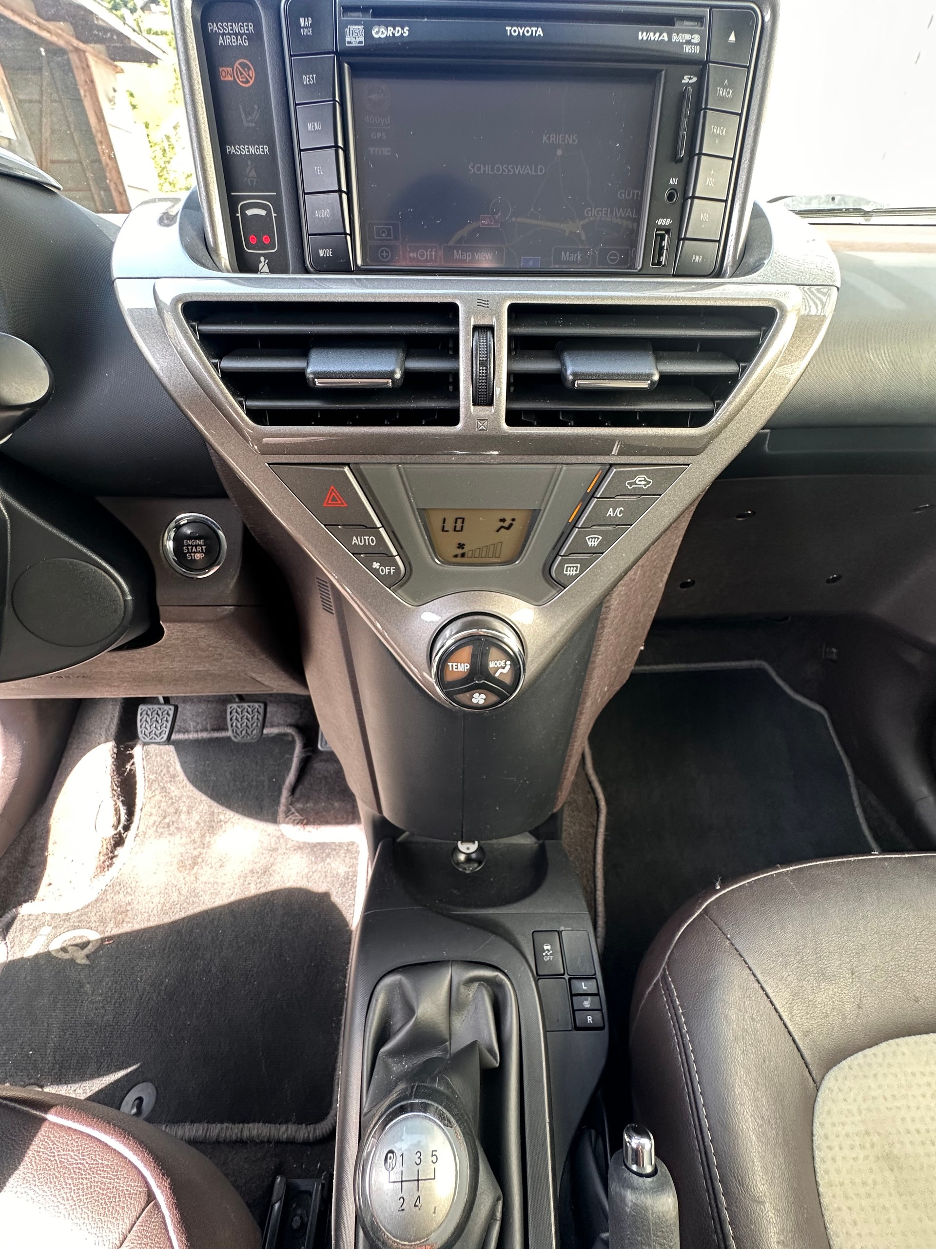 TOYOTA iQ2 1.0 VVT-i-image-15