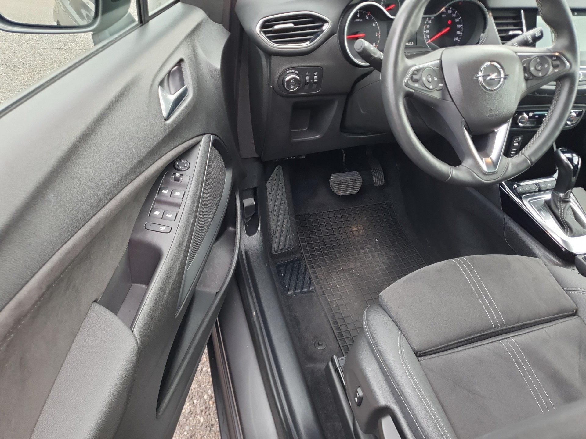 OPEL Crossland 1.2i Elegance Blitz Automat-image-9