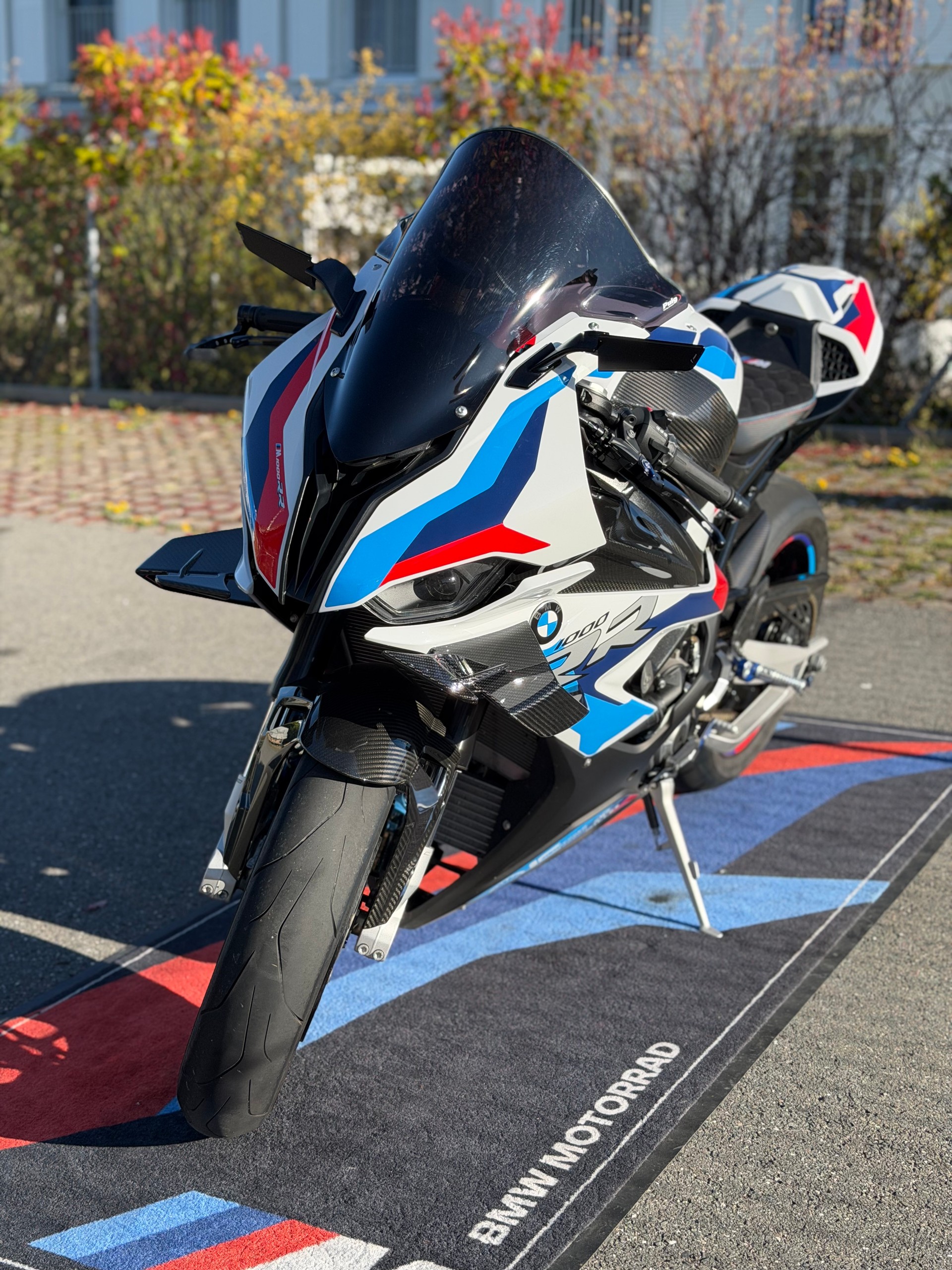 BMW M 1000 RR-image-1