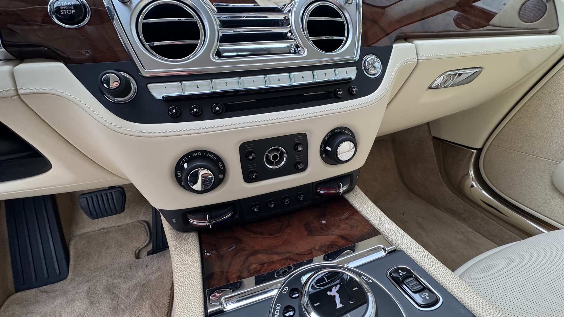 ROLLS-ROYCE Wraith 6.6 V12-image-14