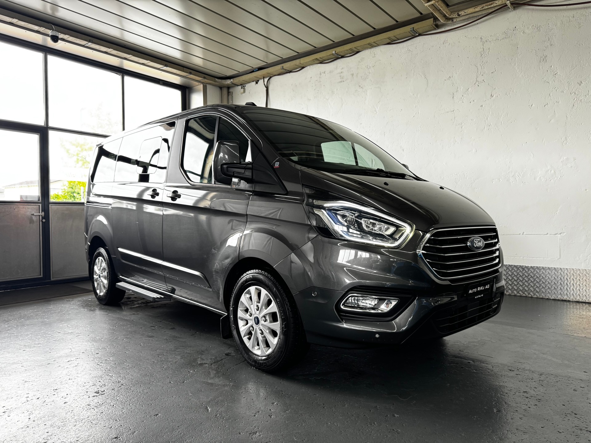 FORD Tourneo Custom 320 L1H1 Titanium PHEV-showroom-element-1