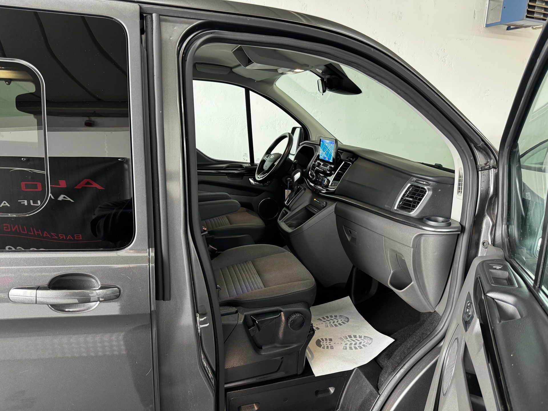 FORD Tourneo Custom 320 L1H1 Titanium PHEV-image-19