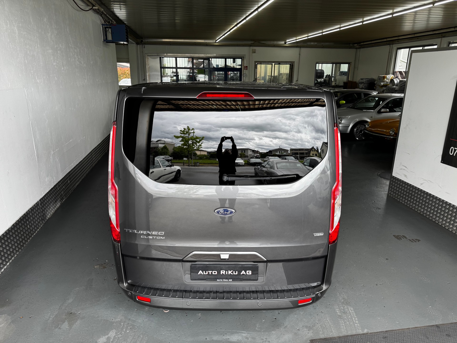 FORD Tourneo Custom 320 L1H1 Titanium PHEV-image-10