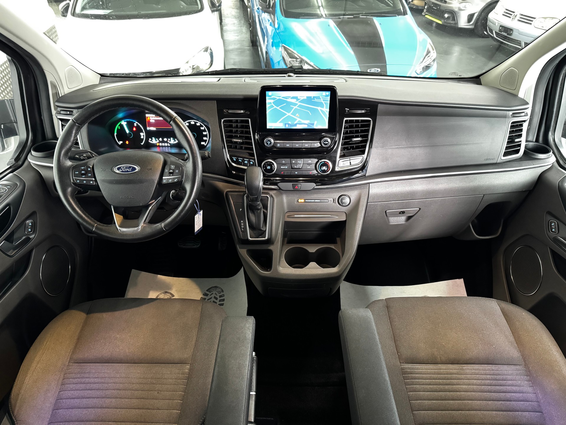 FORD Tourneo Custom 320 L1H1 Titanium PHEV-image-15