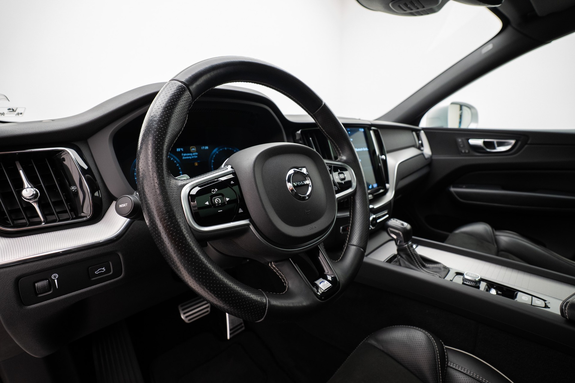 VOLVO XC60 T5 AWD R-Design Geartronic-image-8