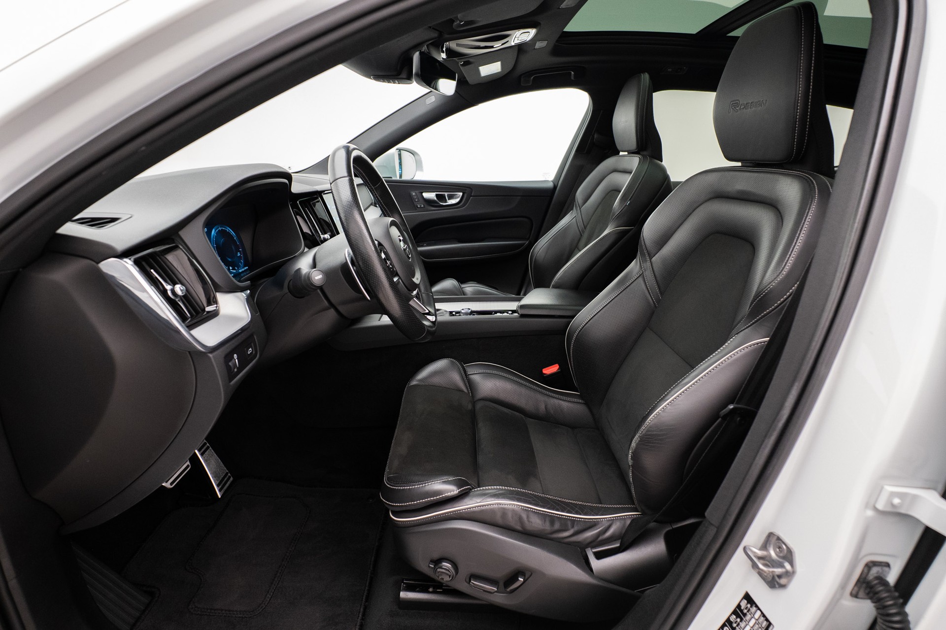 VOLVO XC60 T5 AWD R-Design Geartronic-image-6