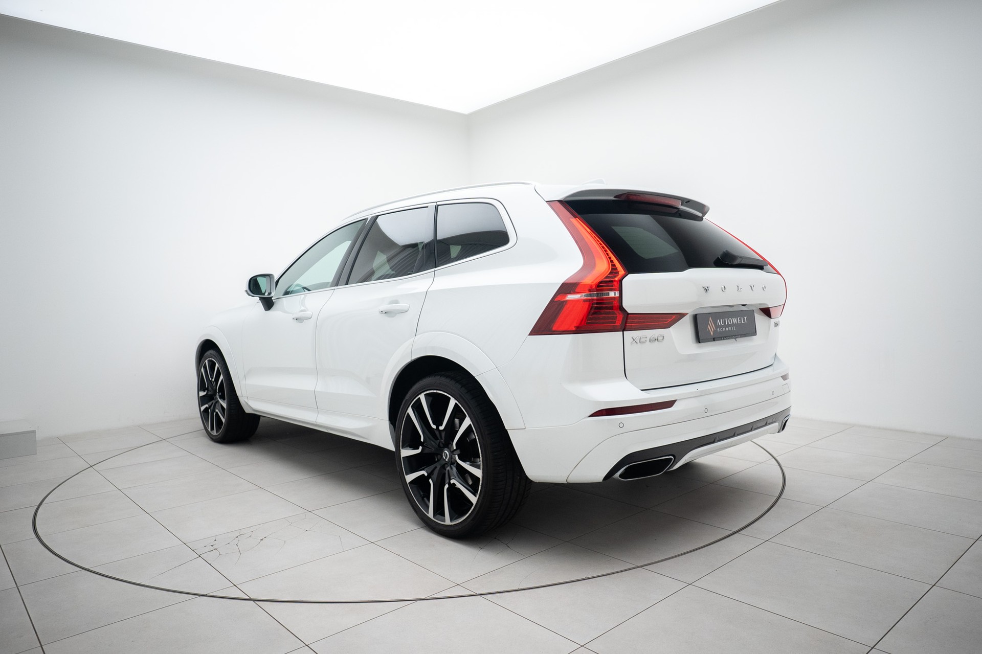 VOLVO XC60 T5 AWD R-Design Geartronic-showroom-element-2