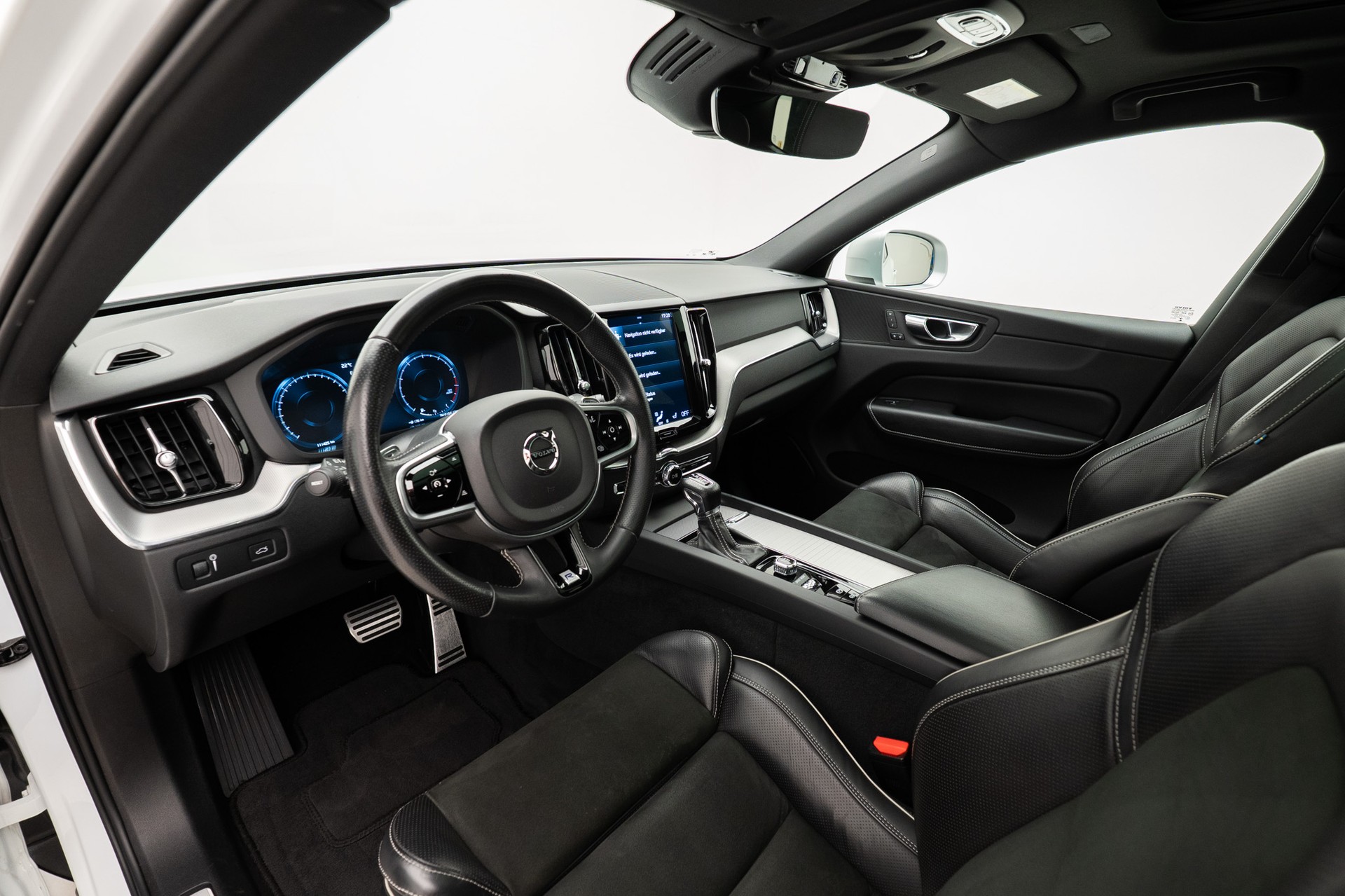 VOLVO XC60 T5 AWD R-Design Geartronic-image-5