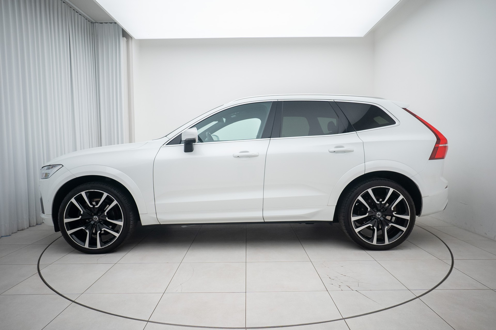 VOLVO XC60 T5 AWD R-Design Geartronic-showroom-element-1