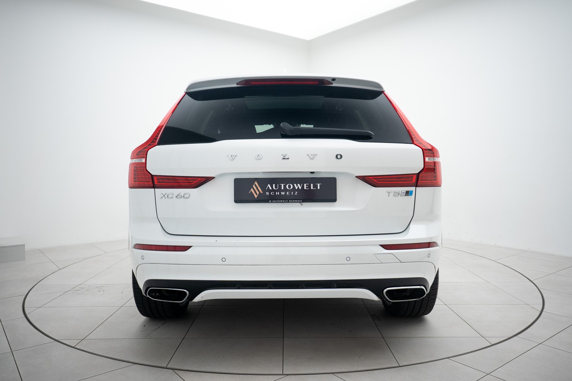 VOLVO XC60 T5 AWD R-Design Geartronic-image-4