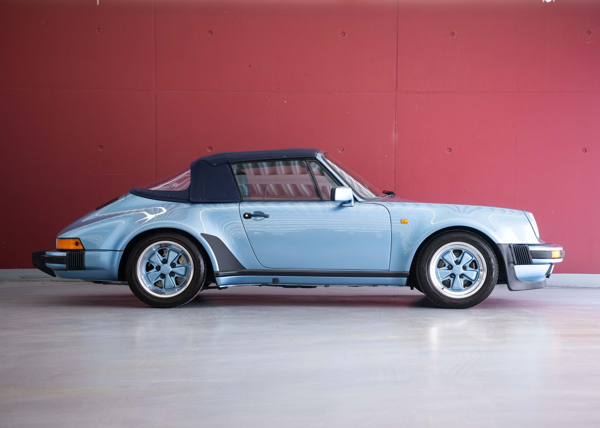 PORSCHE 911 Carrera 3.2 Cabrio WTL (100% original, certified low mileage, L999 paint, restored, fully documented)-image-6