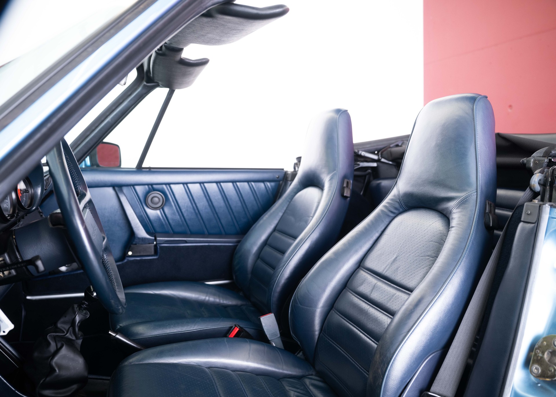 PORSCHE 911 Carrera 3.2 Cabrio WTL (100% original, certified low mileage, L999 paint, restored, fully documented)-image-22